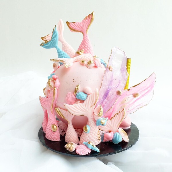 Mermaid Paradise Pinata Cake 